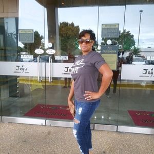 Meet your Posher, Sharon